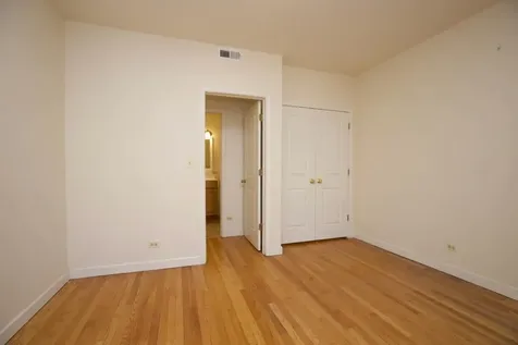 6713 North Sheridan Road Chicago IL 60626