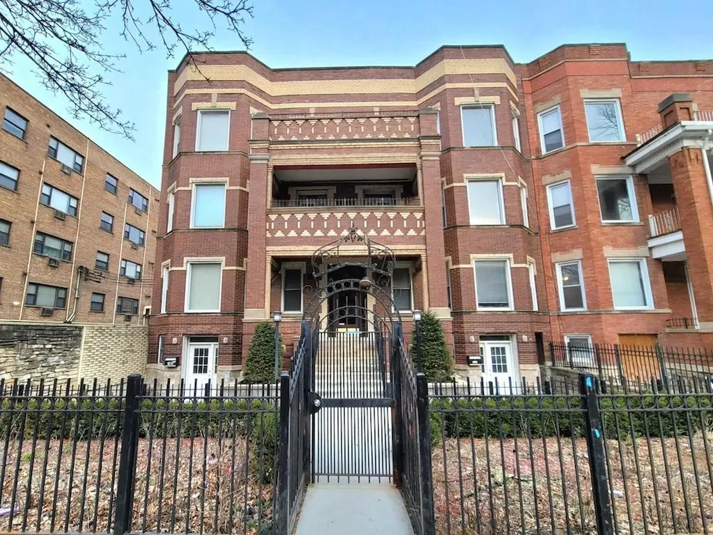 6717 North Sheridan Road Chicago IL 60626