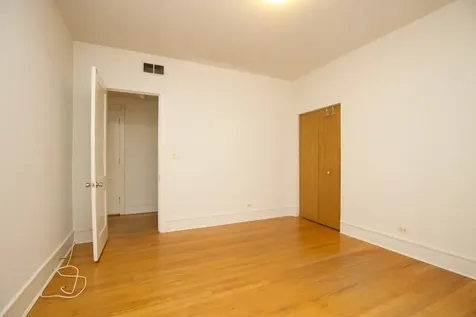 6717 North Sheridan Road Chicago IL 60626