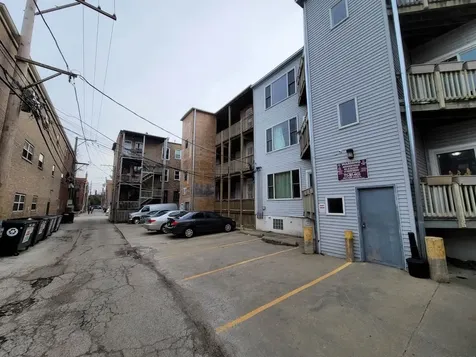 6717 North Sheridan Road Chicago IL 60626