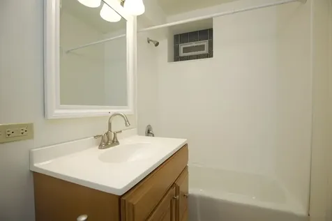 6713 North Sheridan Road Chicago IL 60626