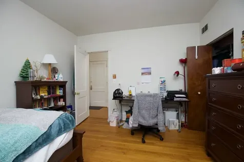 6717 North Sheridan Road Chicago IL 60626