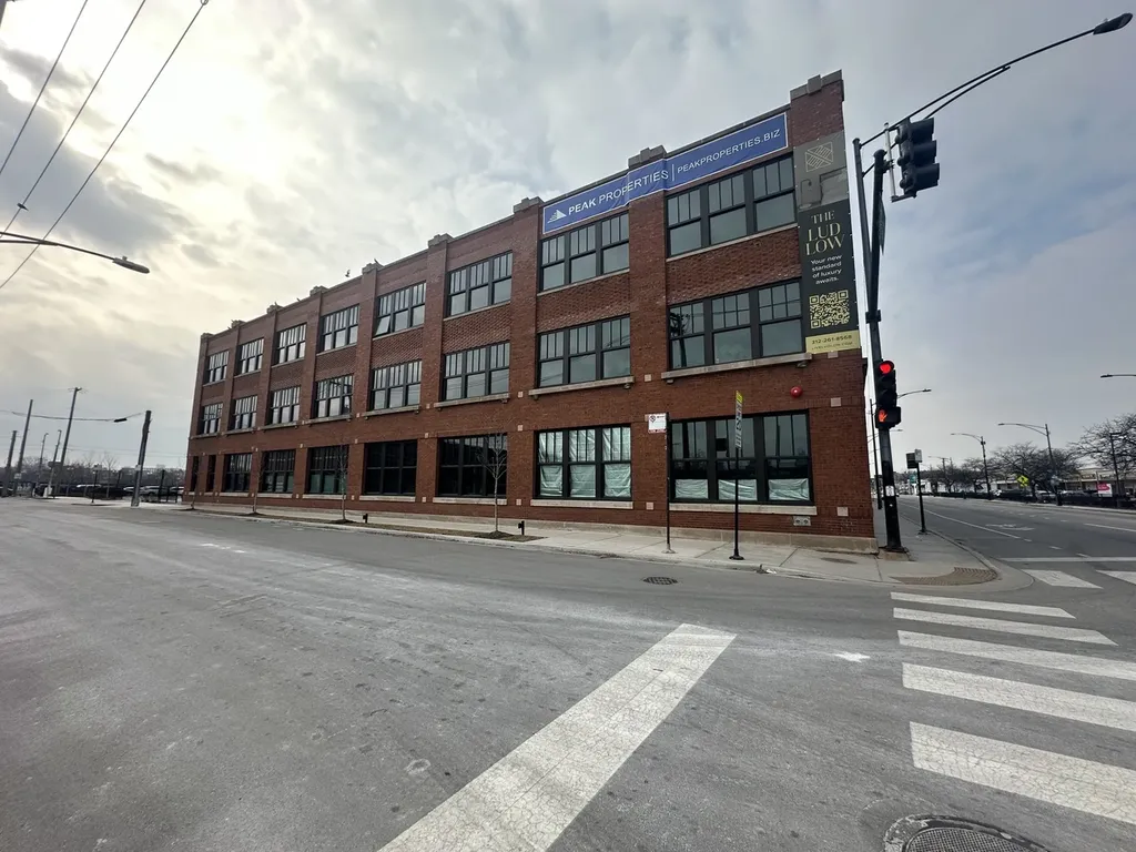 2032 North Clybourn Avenue Chicago IL 60614