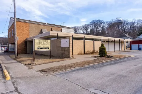 918 16TH Avenue East Moline IL 61244