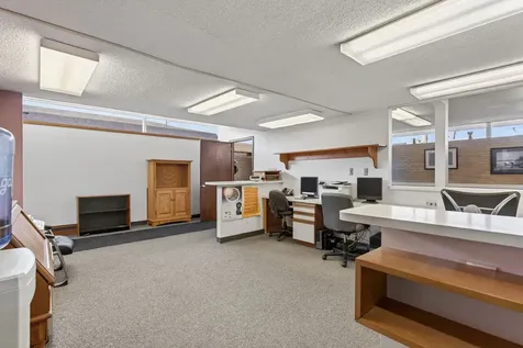 918 16TH Avenue East Moline IL 61244