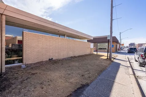 918 16TH Avenue East Moline IL 61244