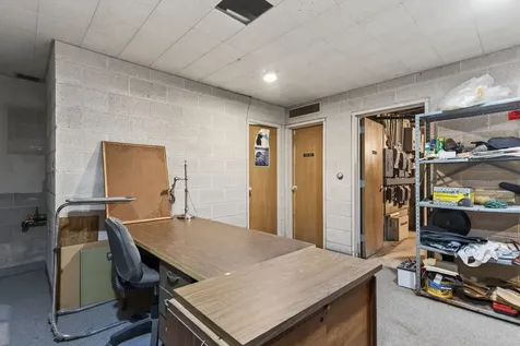 918 16TH Avenue East Moline IL 61244