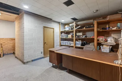 918 16TH Avenue East Moline IL 61244