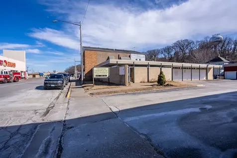 918 16TH Avenue East Moline IL 61244