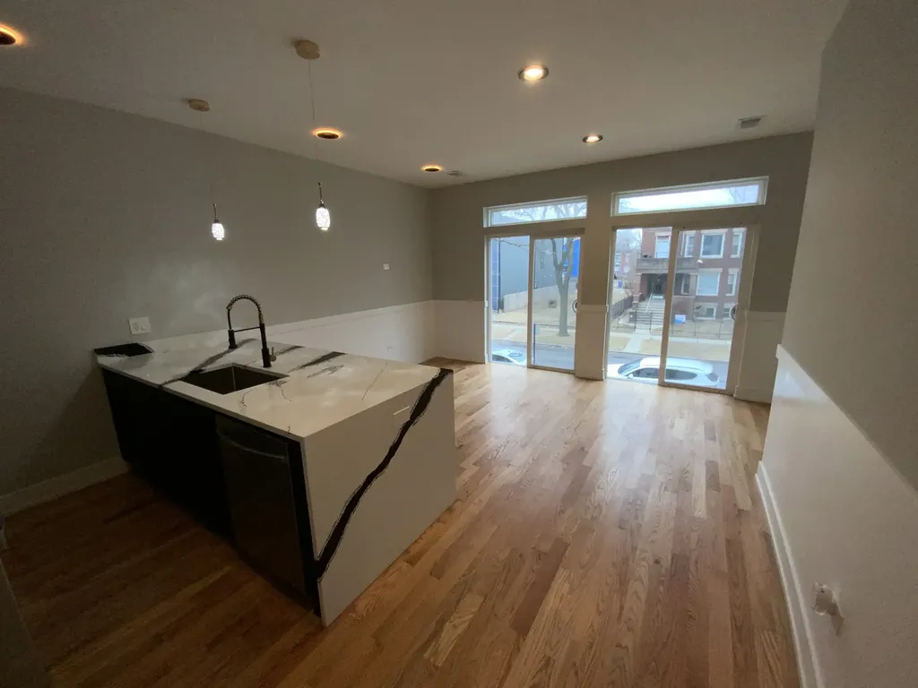 6325 South Langley Avenue Chicago IL 60637
