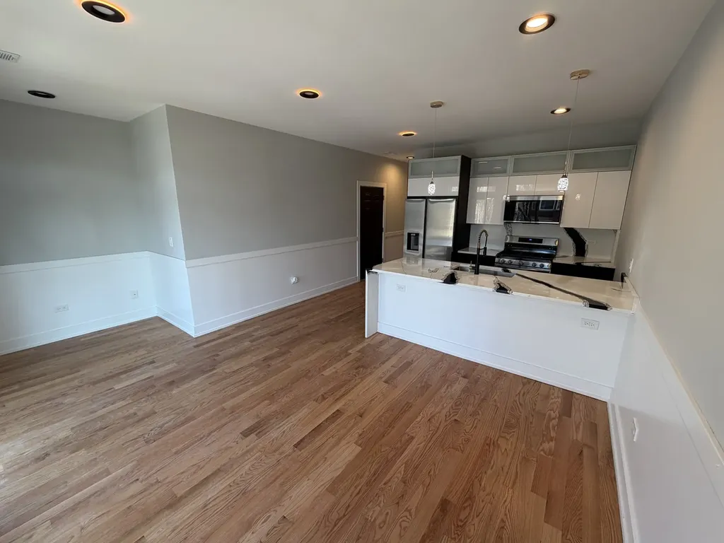 6325 South Langley Avenue Chicago IL 60637