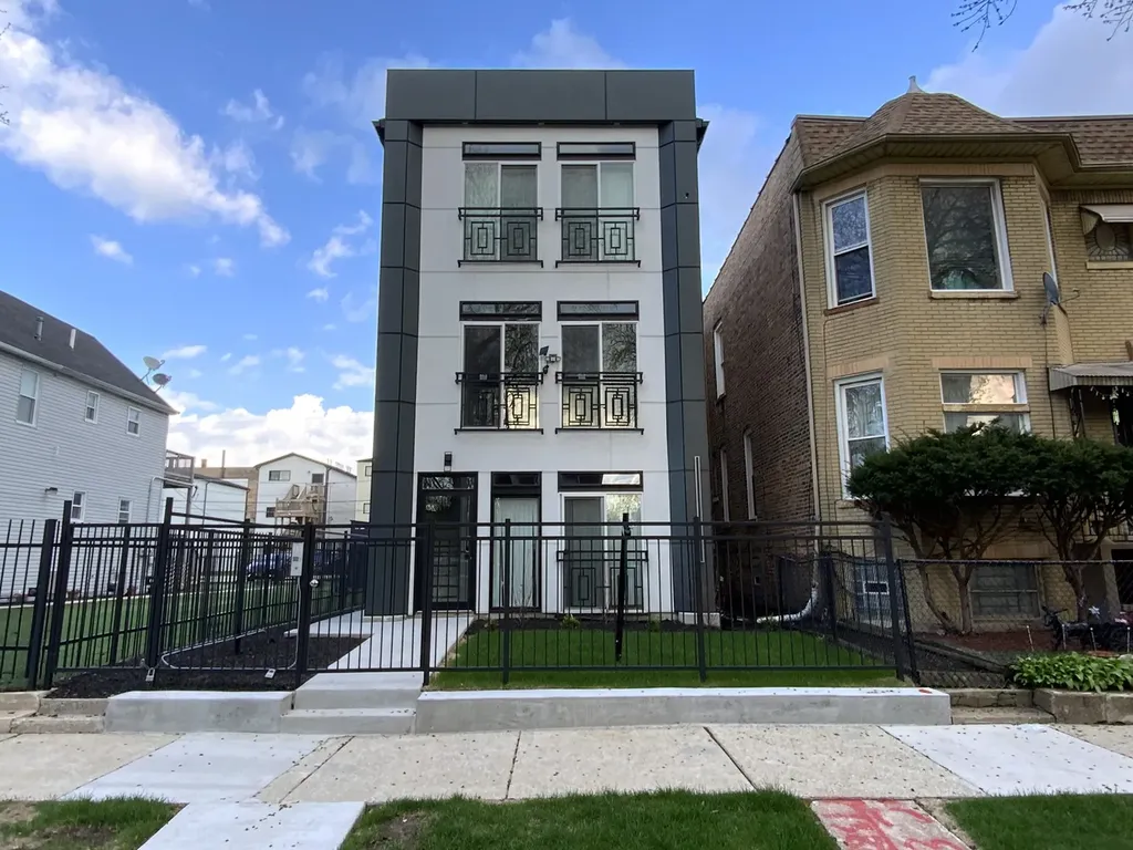 6325 South Langley Avenue Chicago IL 60637