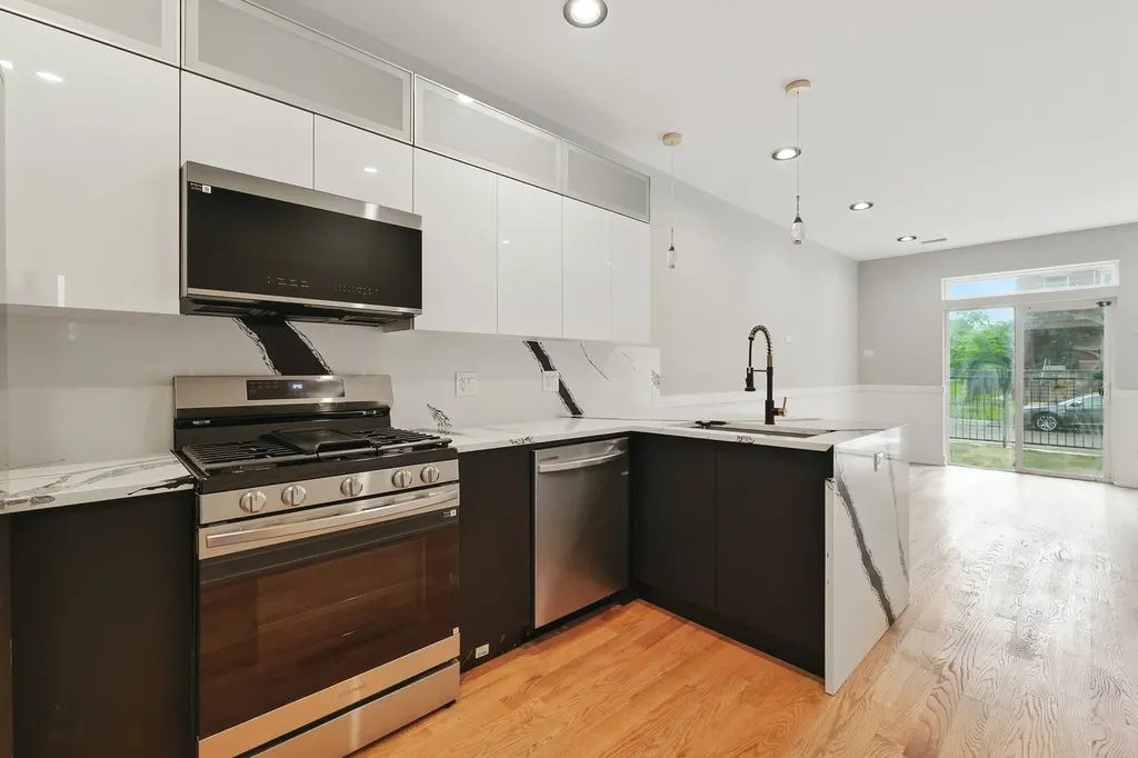 6325 South Langley Avenue Chicago IL 60637