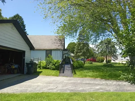 9867 West 17th Street Zion IL 60099