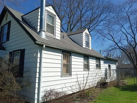 9867 West 17th Street Zion IL 60099