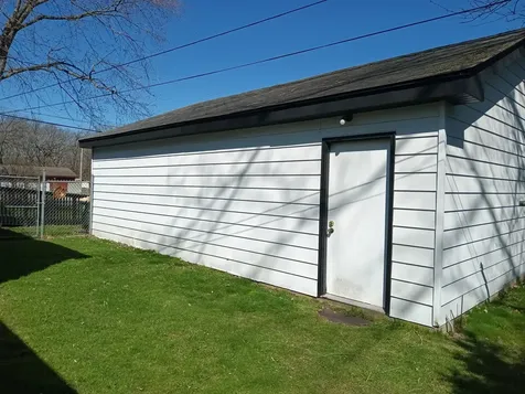 9867 West 17th Street Zion IL 60099