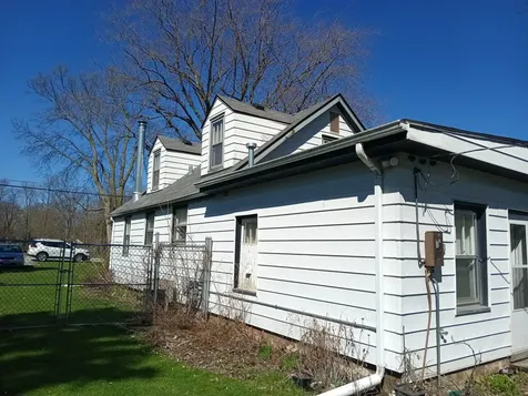9867 West 17th Street Zion IL 60099
