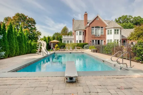 5760 Churchill Lane Libertyville IL 60048