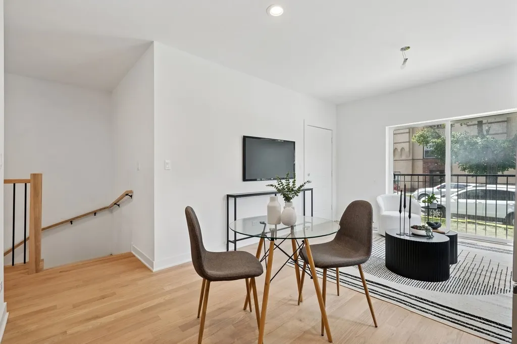 6753 North Hermitage Avenue Chicago IL 60626