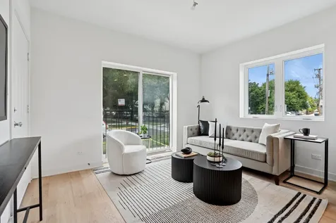 6753 North Hermitage Avenue Chicago IL 60626