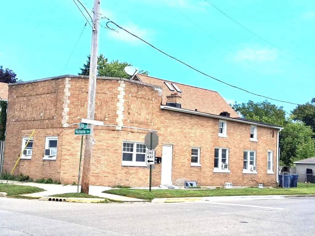 1247 Victoria Avenue North Chicago IL 60064