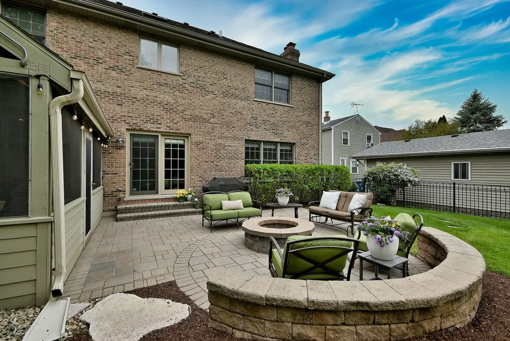 281 East Vallette Street Elmhurst IL 60126