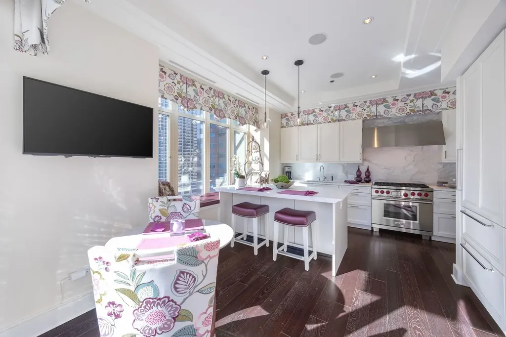 118 East Erie Street Chicago IL 60611