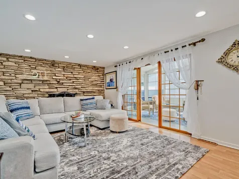 1121 North Greenfield Lane Mount Prospect IL 60056