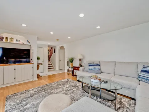 1121 North Greenfield Lane Mount Prospect IL 60056