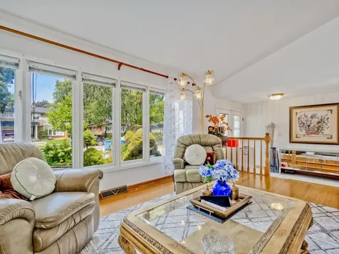 1121 North Greenfield Lane Mount Prospect IL 60056