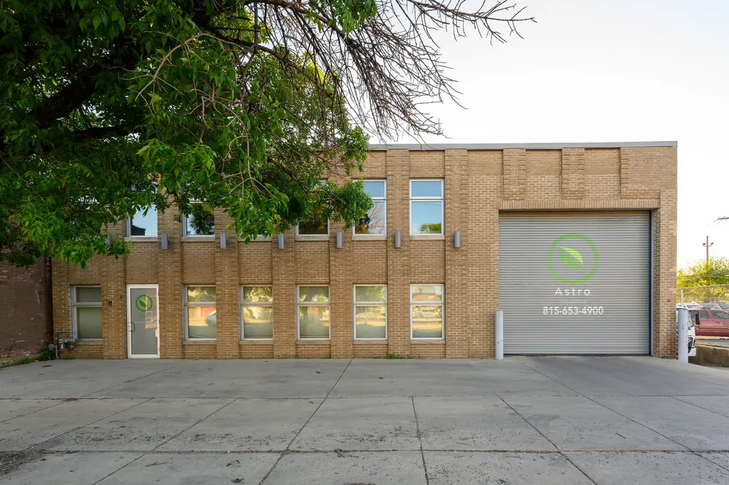 242 North Western Avenue Chicago IL 60612