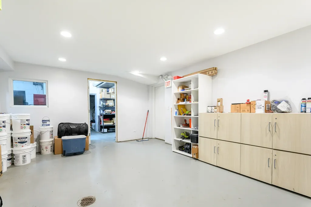 242 North Western Avenue Chicago IL 60612