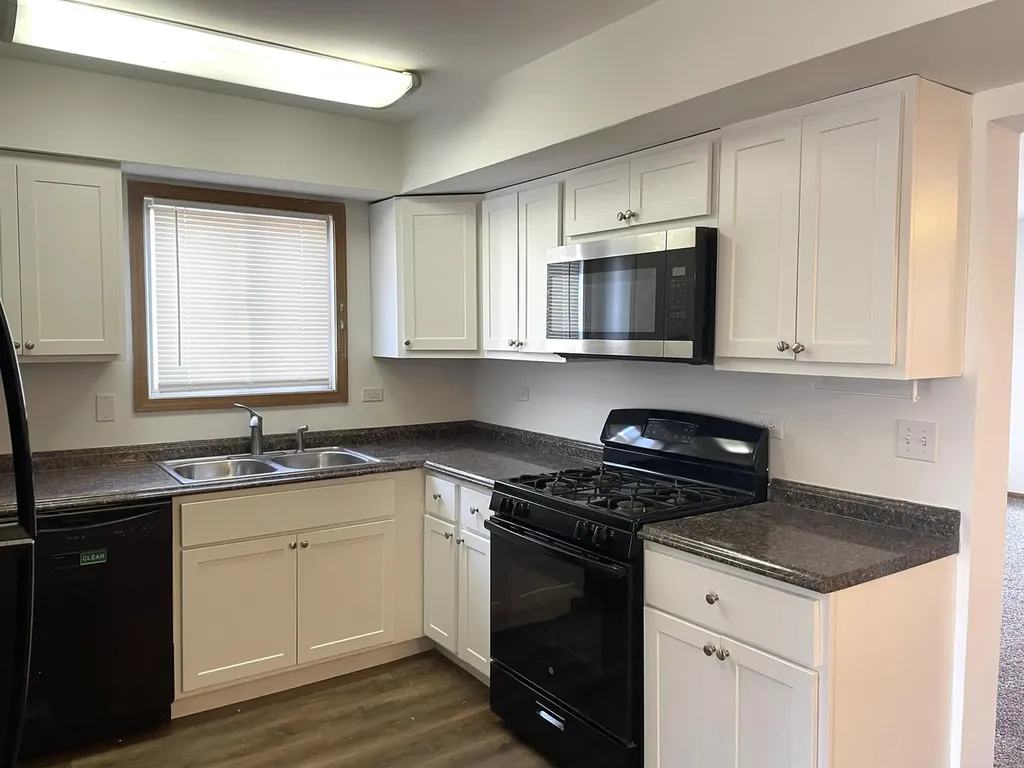 1740 Cumberland Road Aurora IL 60504