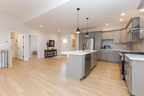 1906 Dunraven Road Bloomington IL 61704