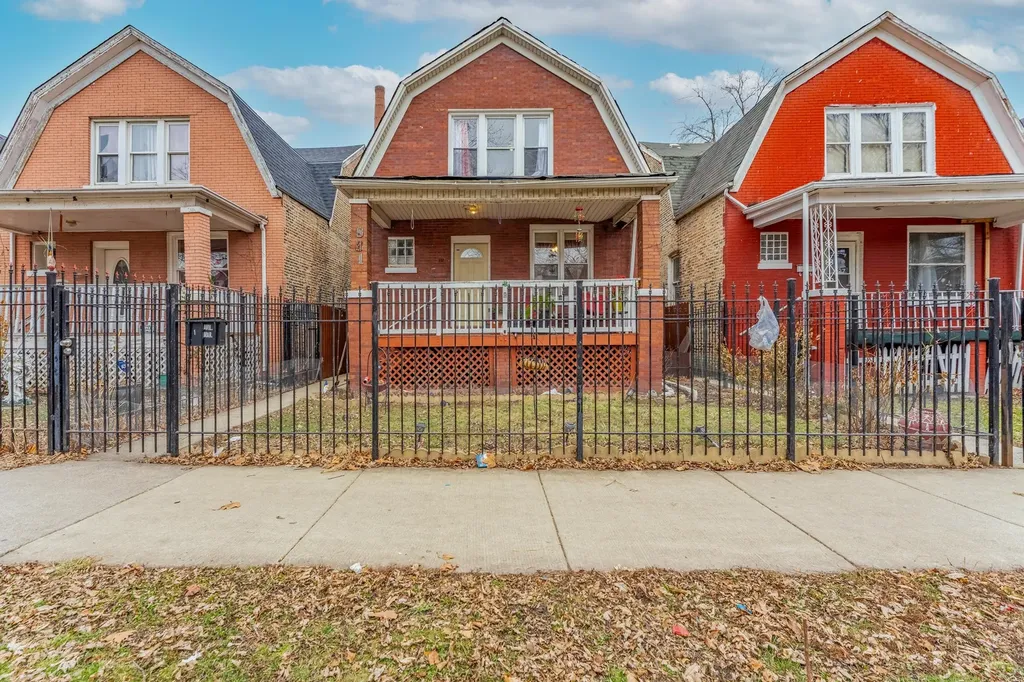 831 North Keystone Avenue Chicago IL 60651
