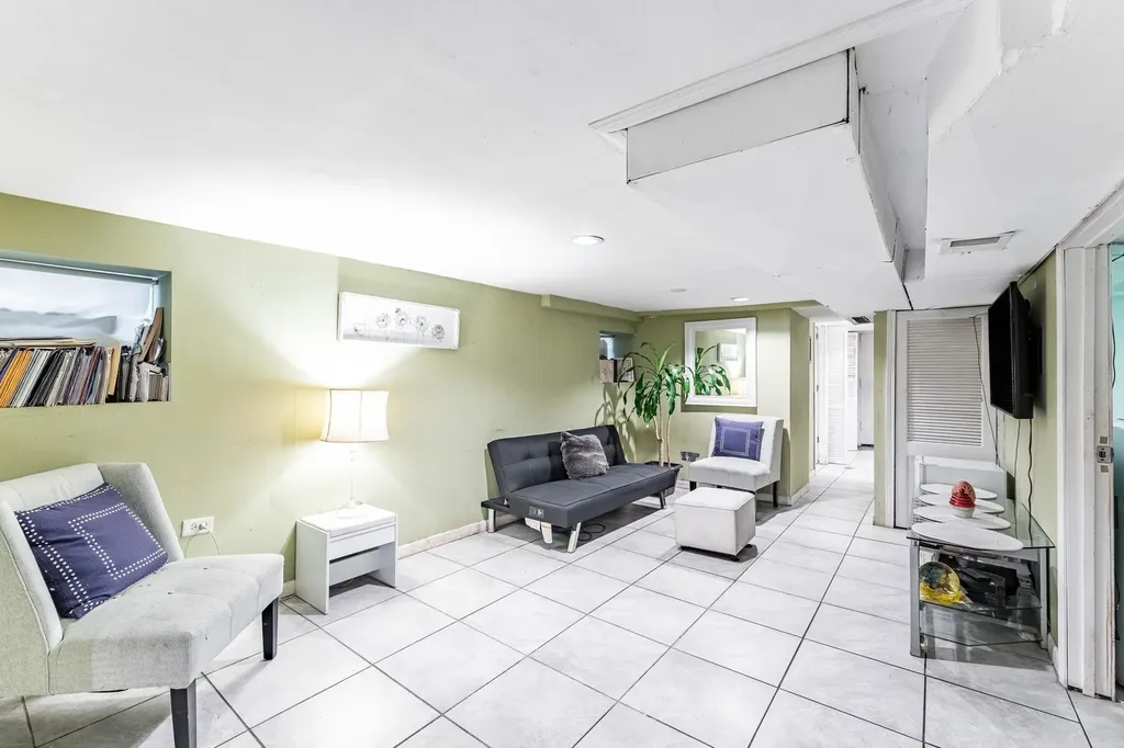 831 North Keystone Avenue Chicago IL 60651