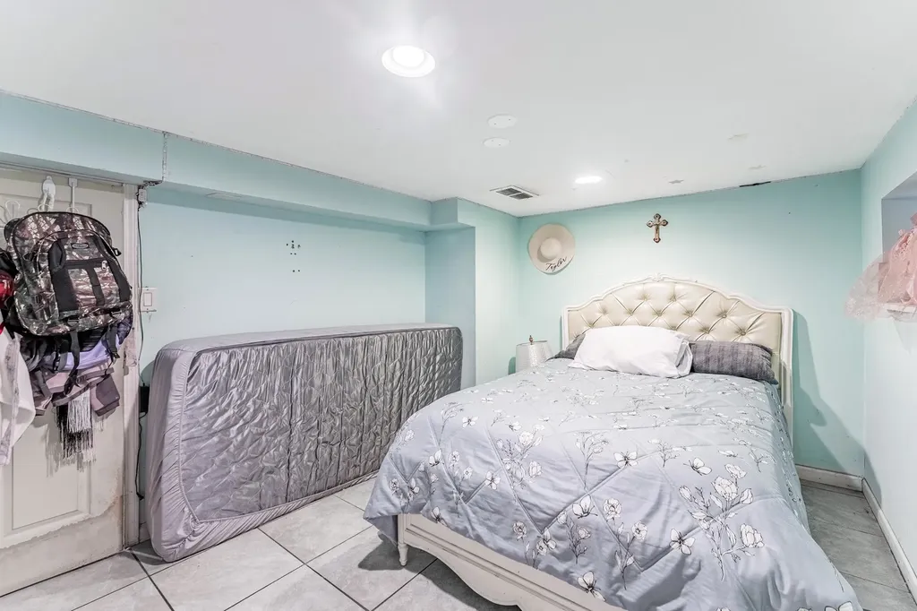 831 North Keystone Avenue Chicago IL 60651