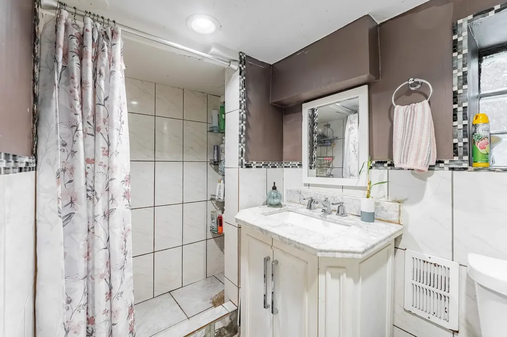 831 North Keystone Avenue Chicago IL 60651