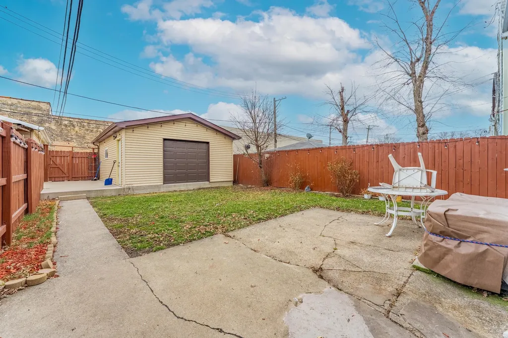 831 North Keystone Avenue Chicago IL 60651