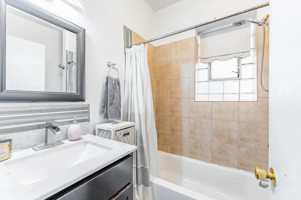 831 North Keystone Avenue Chicago IL 60651