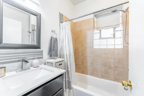 831 North Keystone Avenue Chicago IL 60651