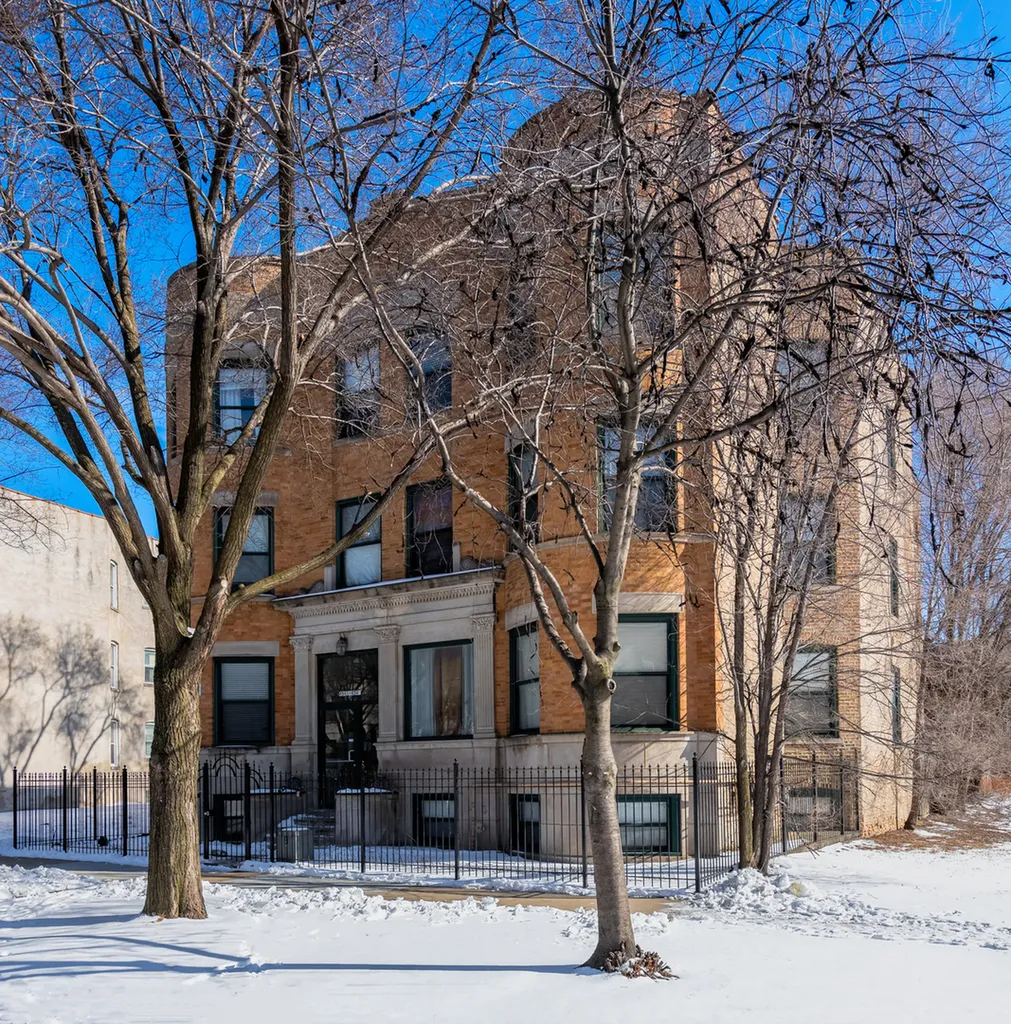4543 South Prairie Avenue Chicago IL 60653