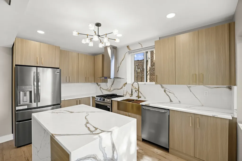 8645 South Bennett Avenue Chicago IL 60617