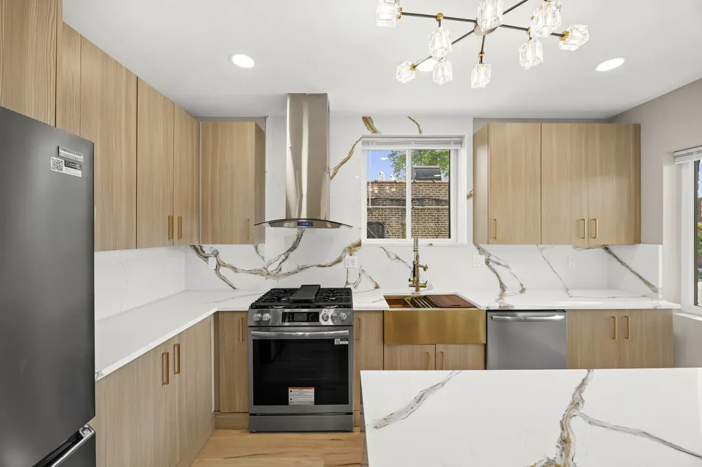 8645 South Bennett Avenue Chicago IL 60617