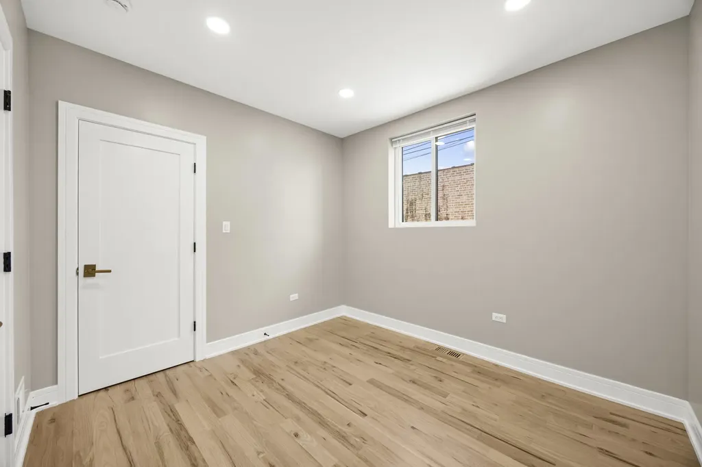 8645 South Bennett Avenue Chicago IL 60617