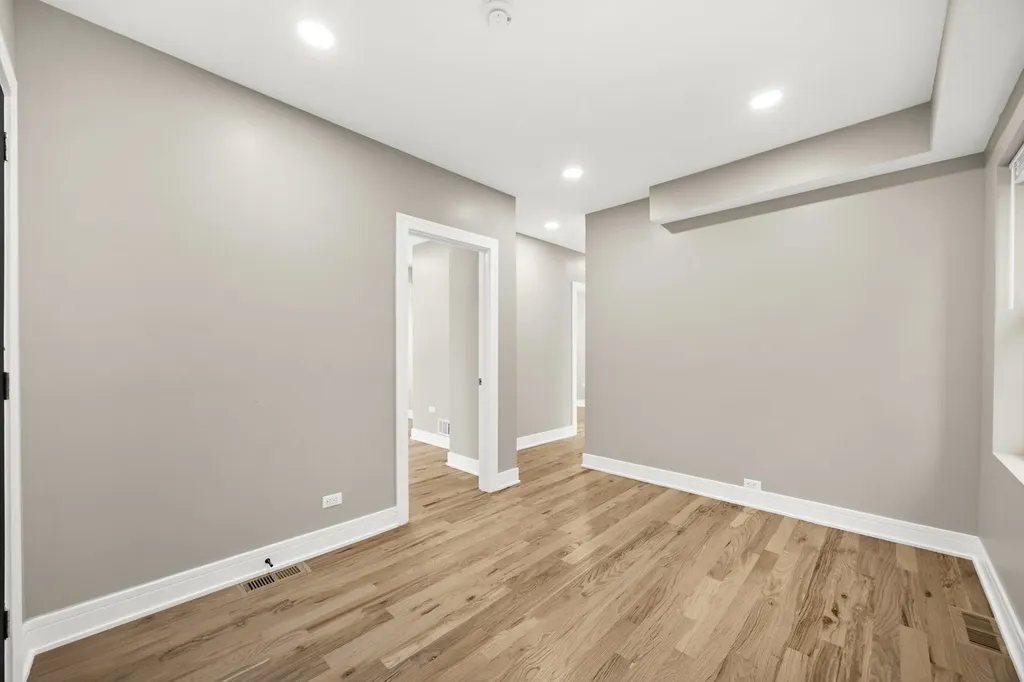 8645 South Bennett Avenue Chicago IL 60617
