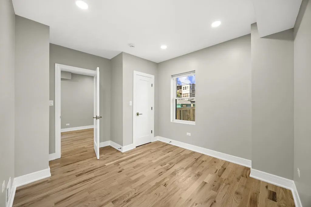8645 South Bennett Avenue Chicago IL 60617