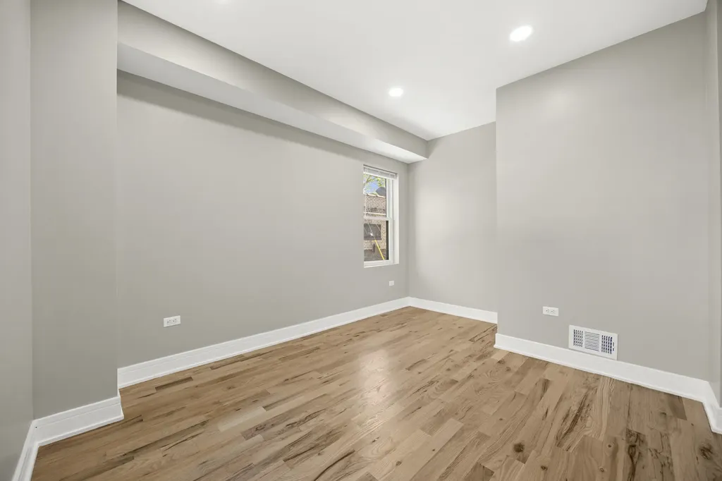 8645 South Bennett Avenue Chicago IL 60617