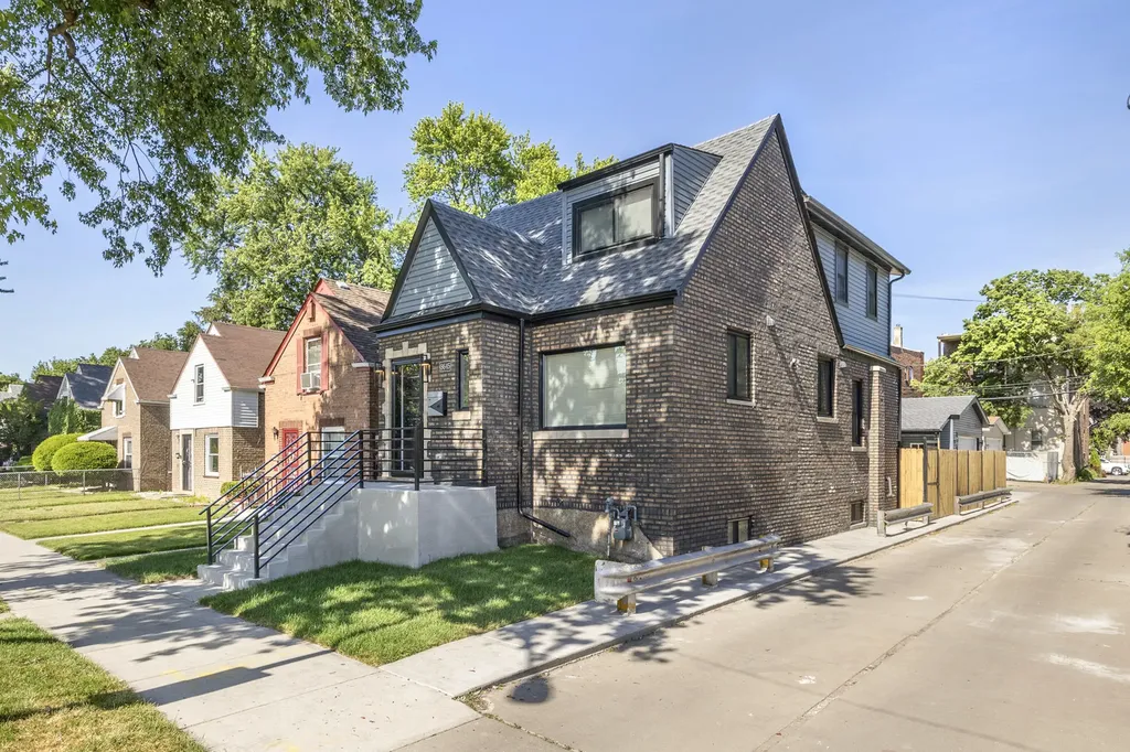 8645 South Bennett Avenue Chicago IL 60617