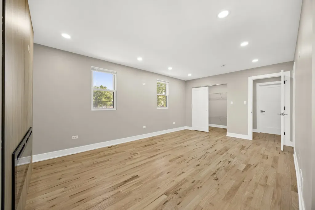8645 South Bennett Avenue Chicago IL 60617